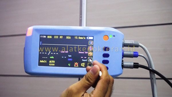 Pasien Monitor adalah suatu alat yang digunakan untuk memonitoring keadaan fisiologis pasien secara real time sehingga dokter dapat memantau parameter parameter yang dibutuhkan pada saat itu juga.